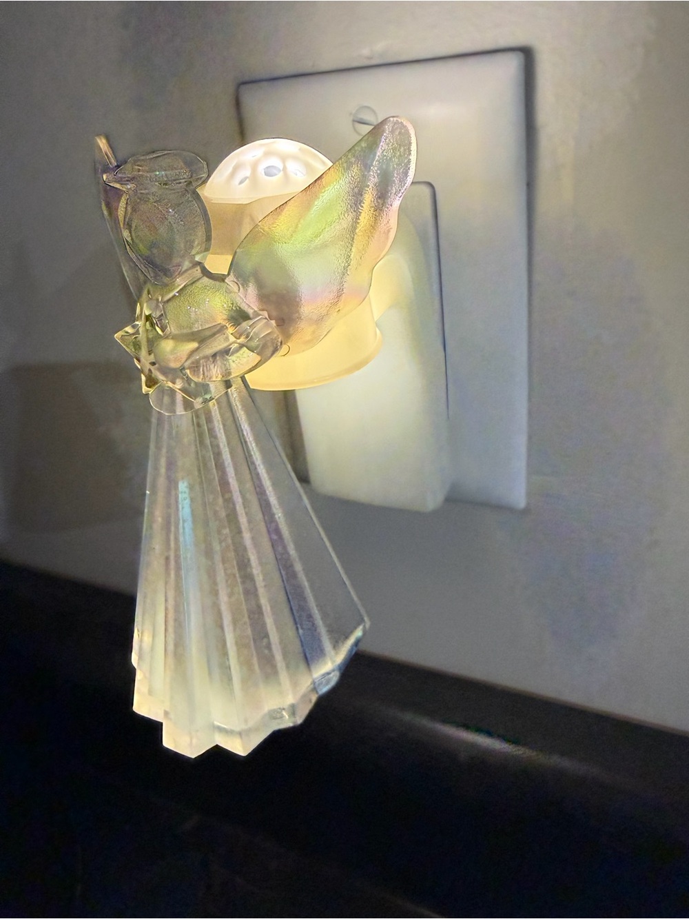 Bath & Body Works Iridescent Angel Night Light Plug In - Picture 2 of 4